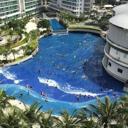 Manila Urban Resort at Azure Bagian luar foto