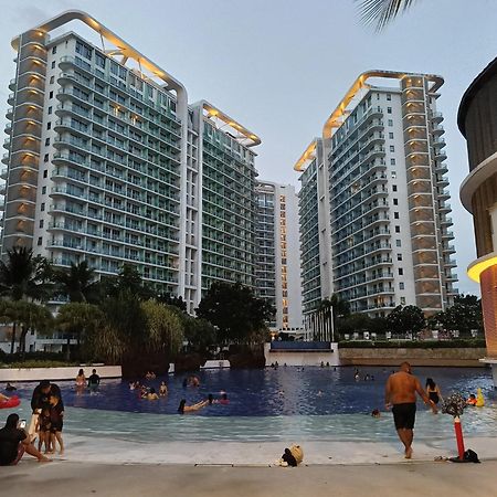Manila Urban Resort at Azure Bagian luar foto