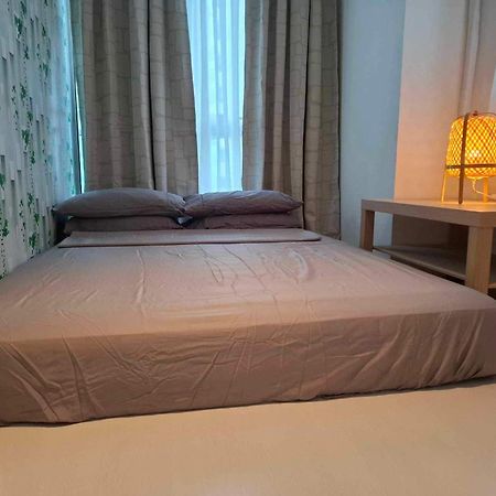 Manila Urban Resort at Azure Bagian luar foto