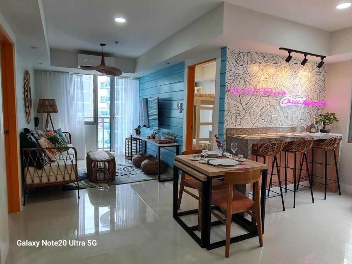 Manila Urban Resort at Azure Bagian luar foto