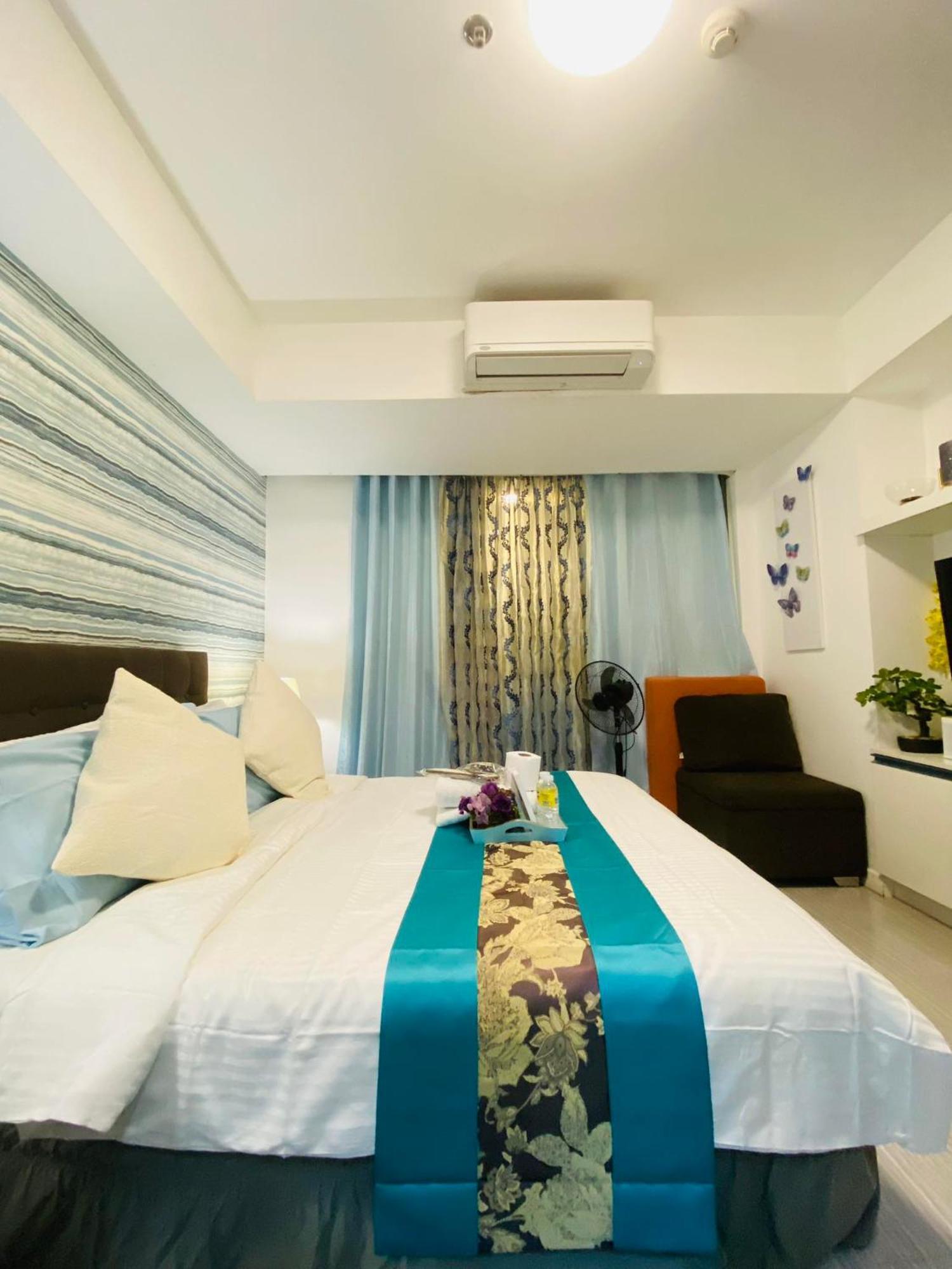 Manila Urban Resort at Azure Bagian luar foto