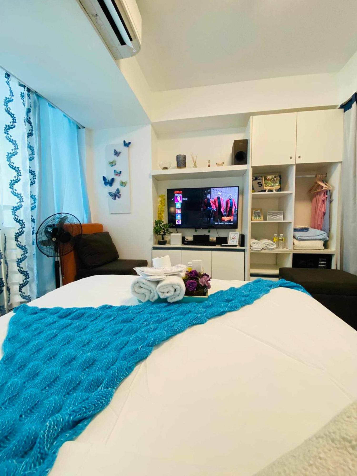 Manila Urban Resort at Azure Bagian luar foto