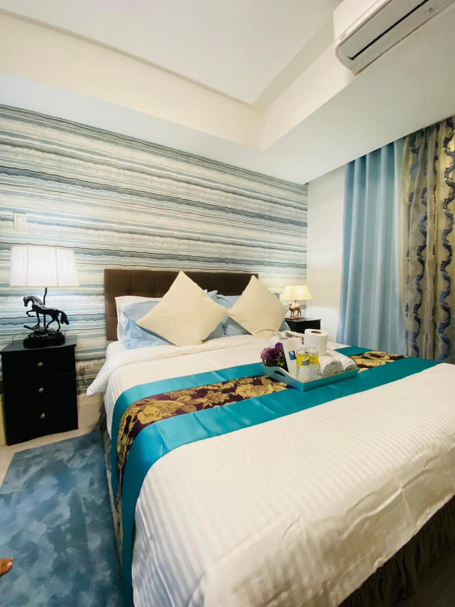 Manila Urban Resort at Azure Bagian luar foto