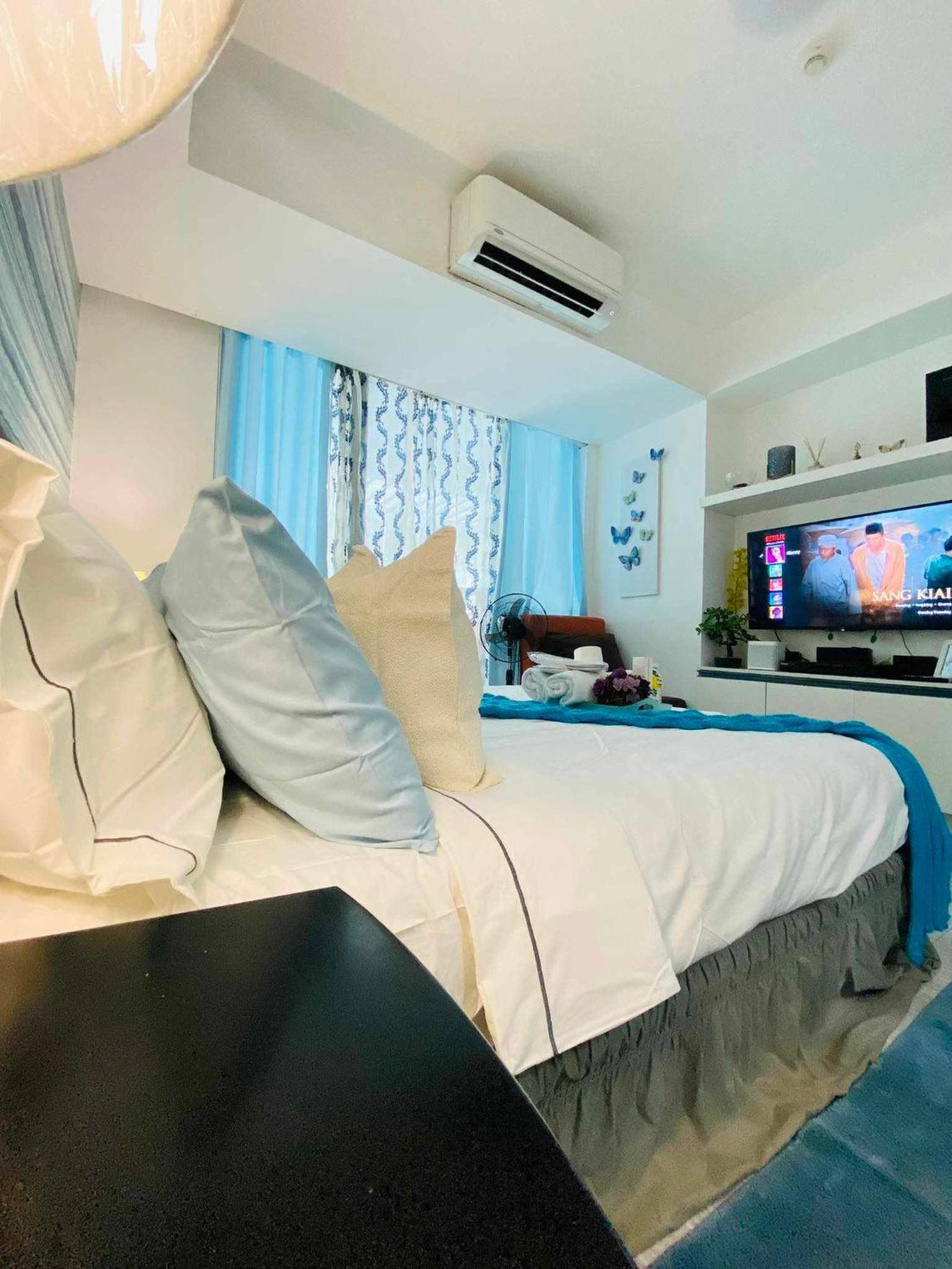 Manila Urban Resort at Azure Bagian luar foto
