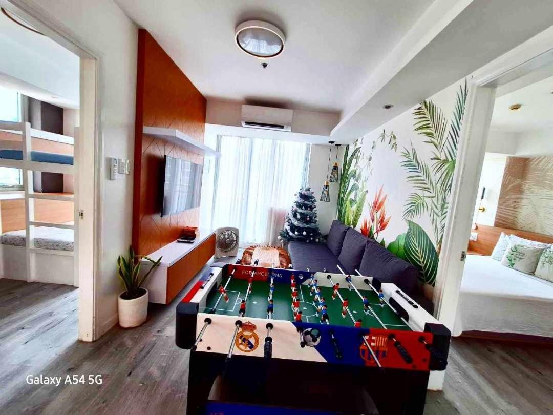 Manila Urban Resort at Azure Bagian luar foto