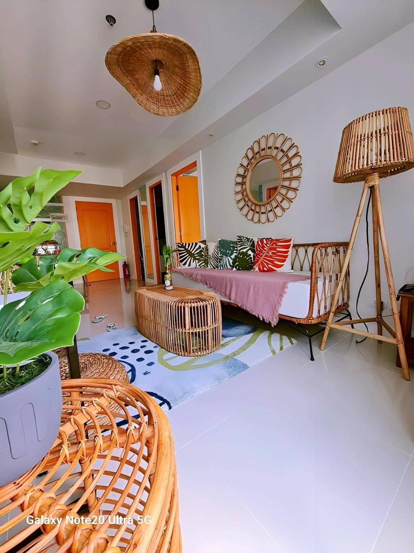 Manila Urban Resort at Azure Bagian luar foto