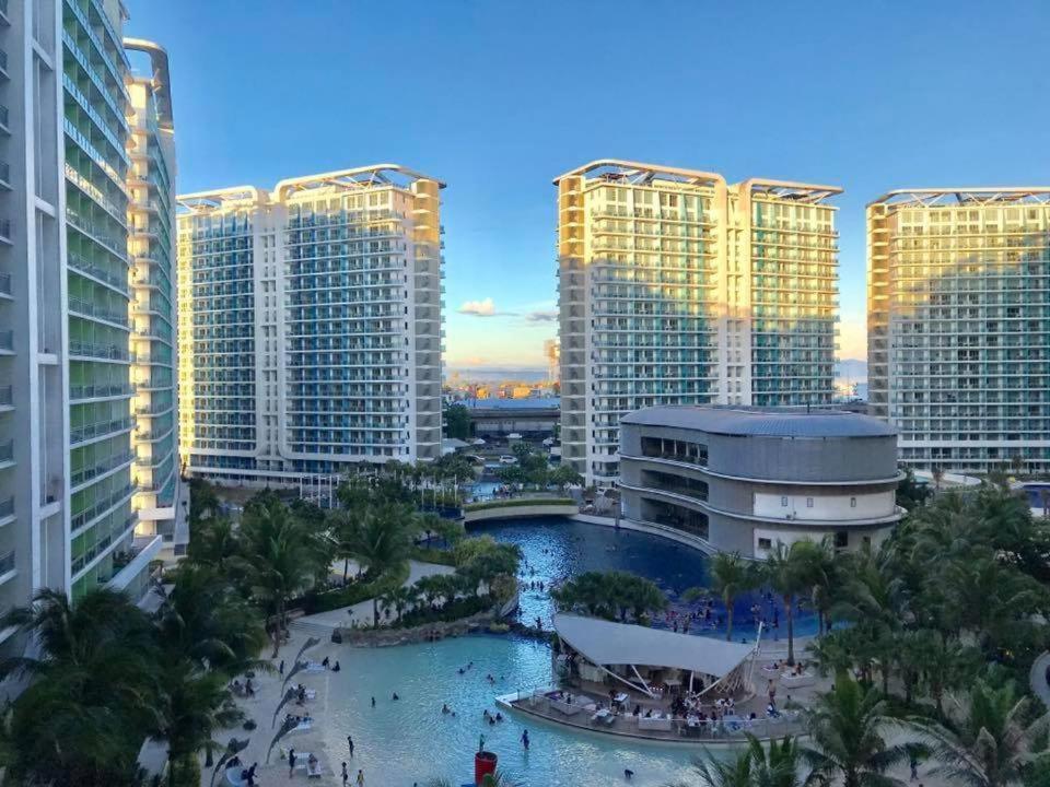 Manila Urban Resort at Azure Bagian luar foto