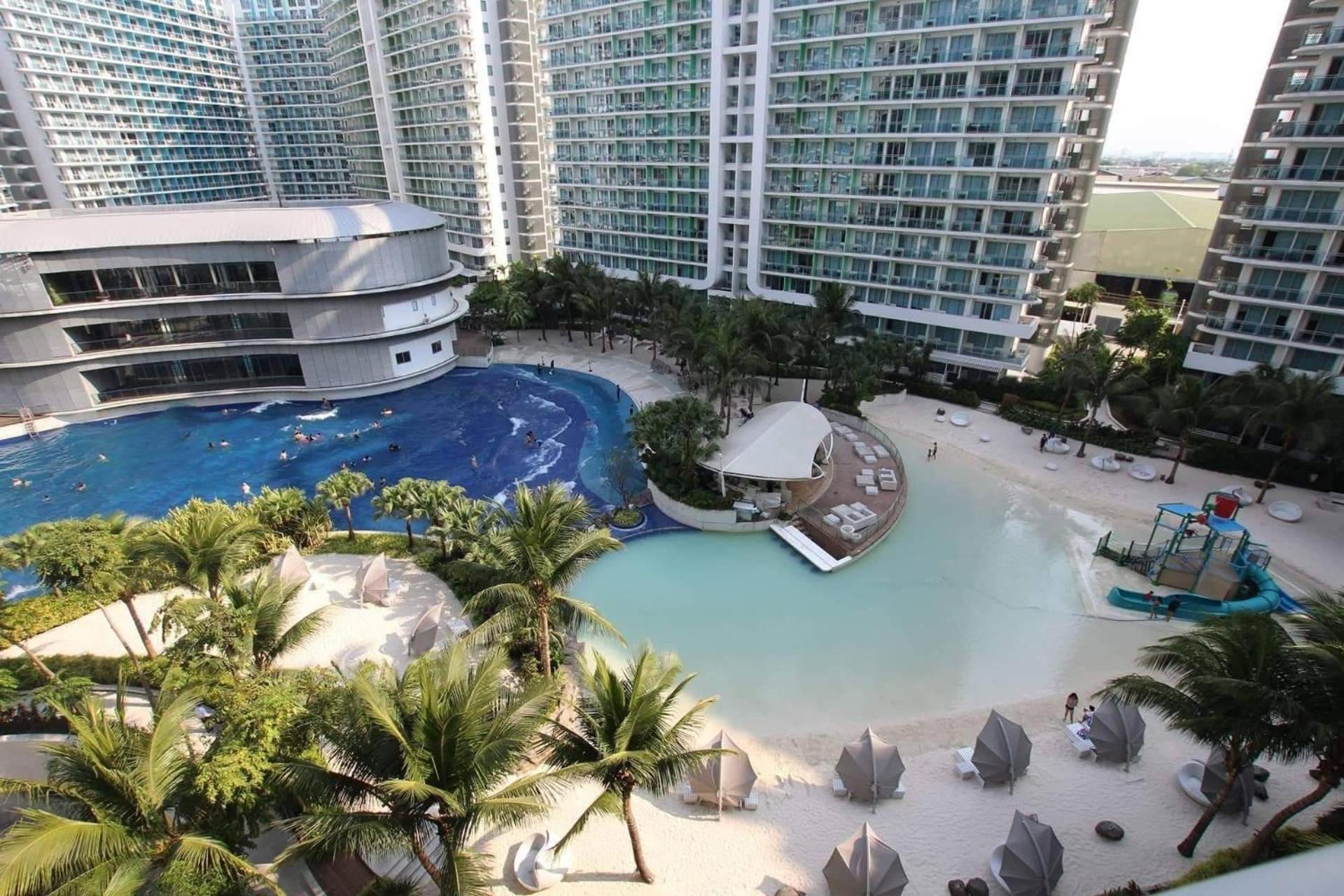 Manila Urban Resort at Azure Bagian luar foto