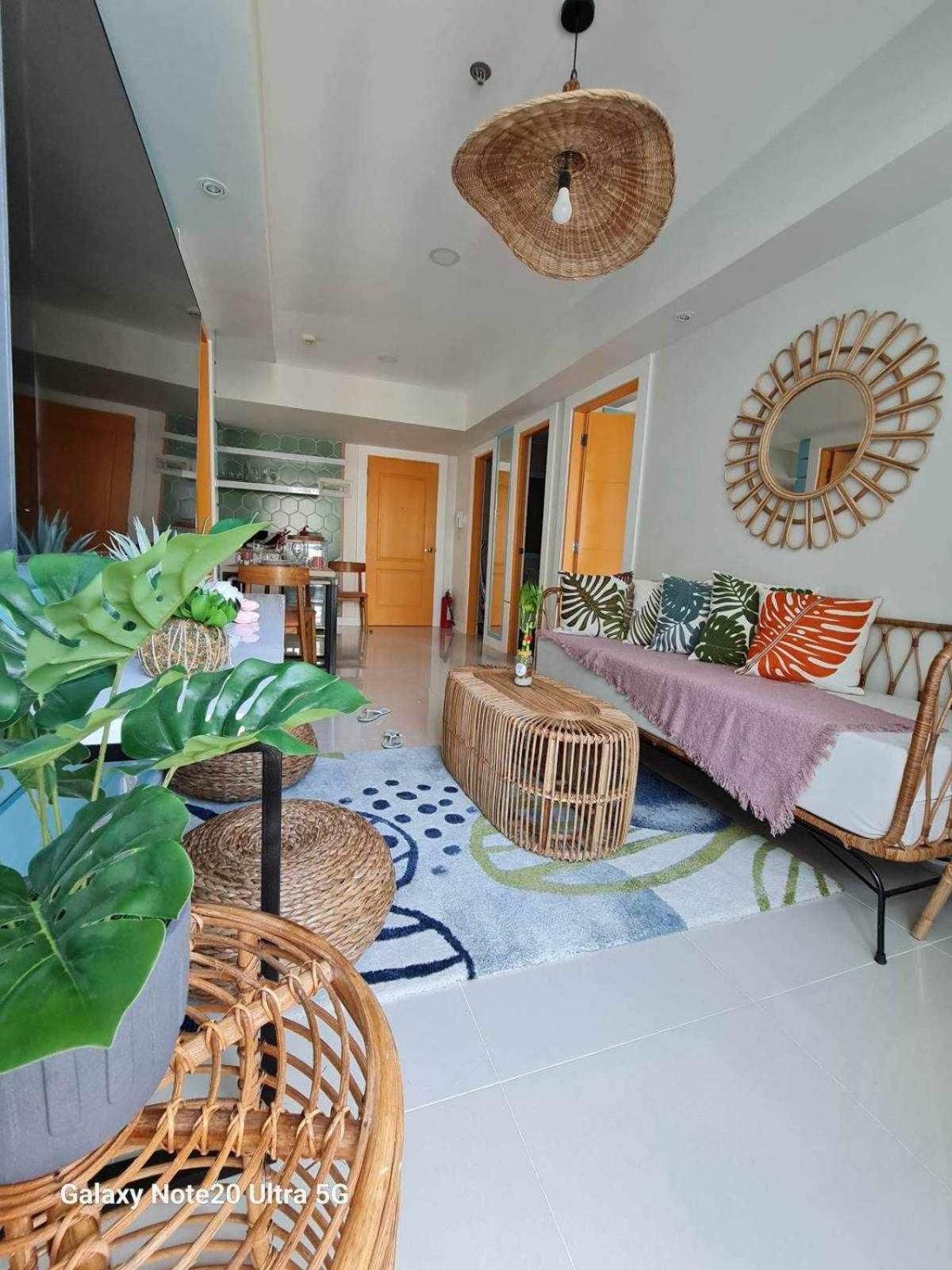 Manila Urban Resort at Azure Bagian luar foto