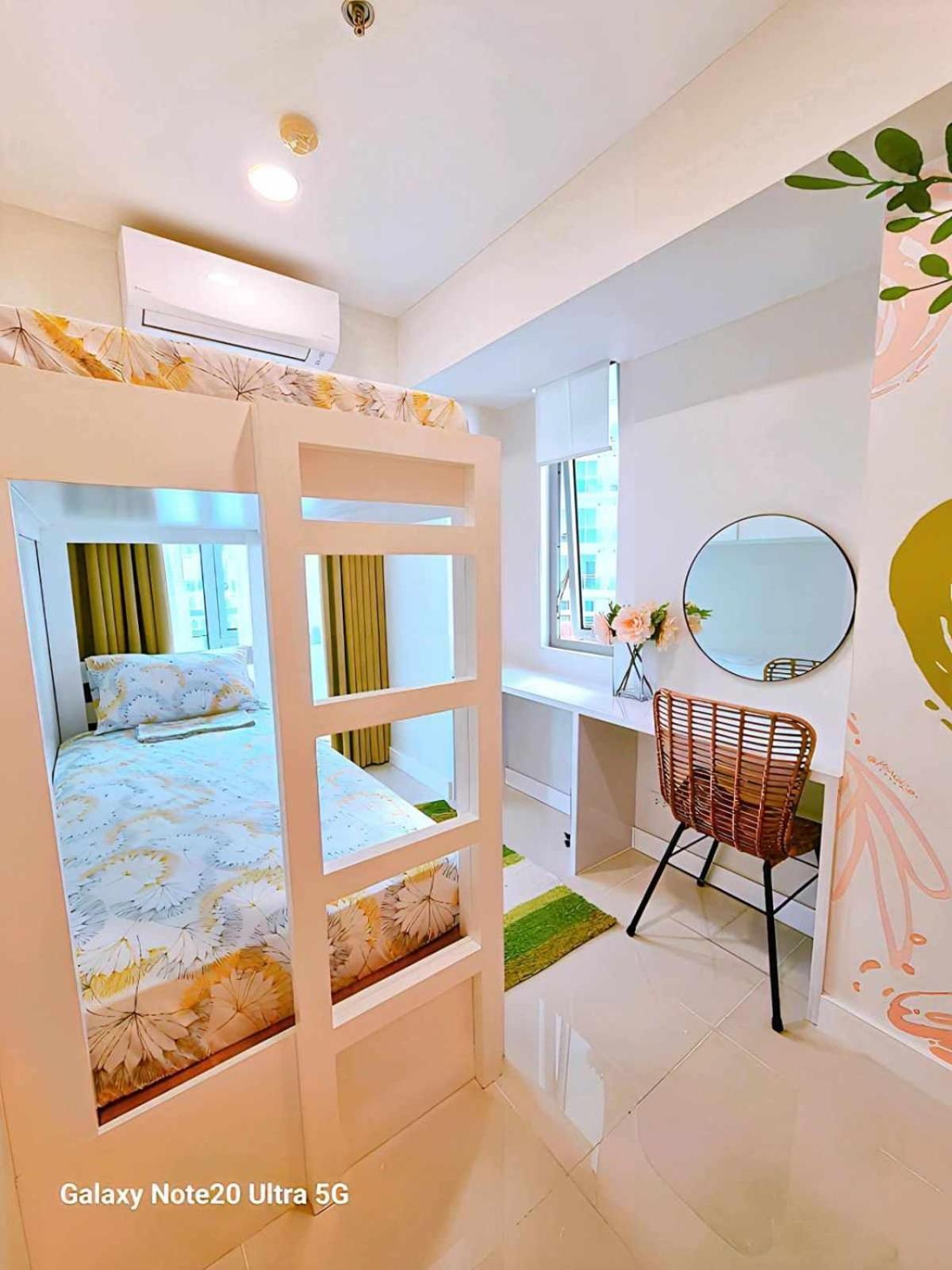 Manila Urban Resort at Azure Bagian luar foto