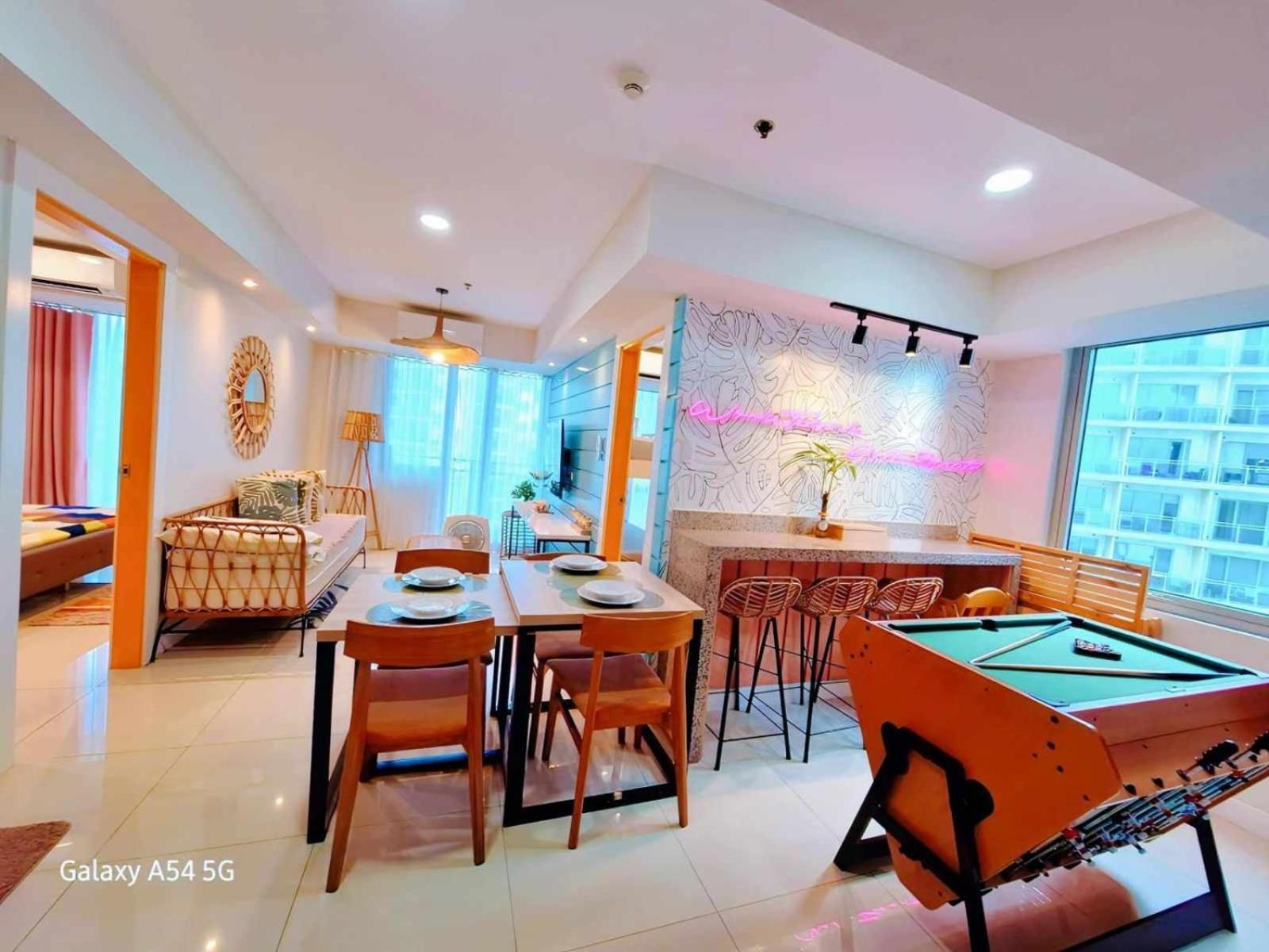 Manila Urban Resort at Azure Bagian luar foto