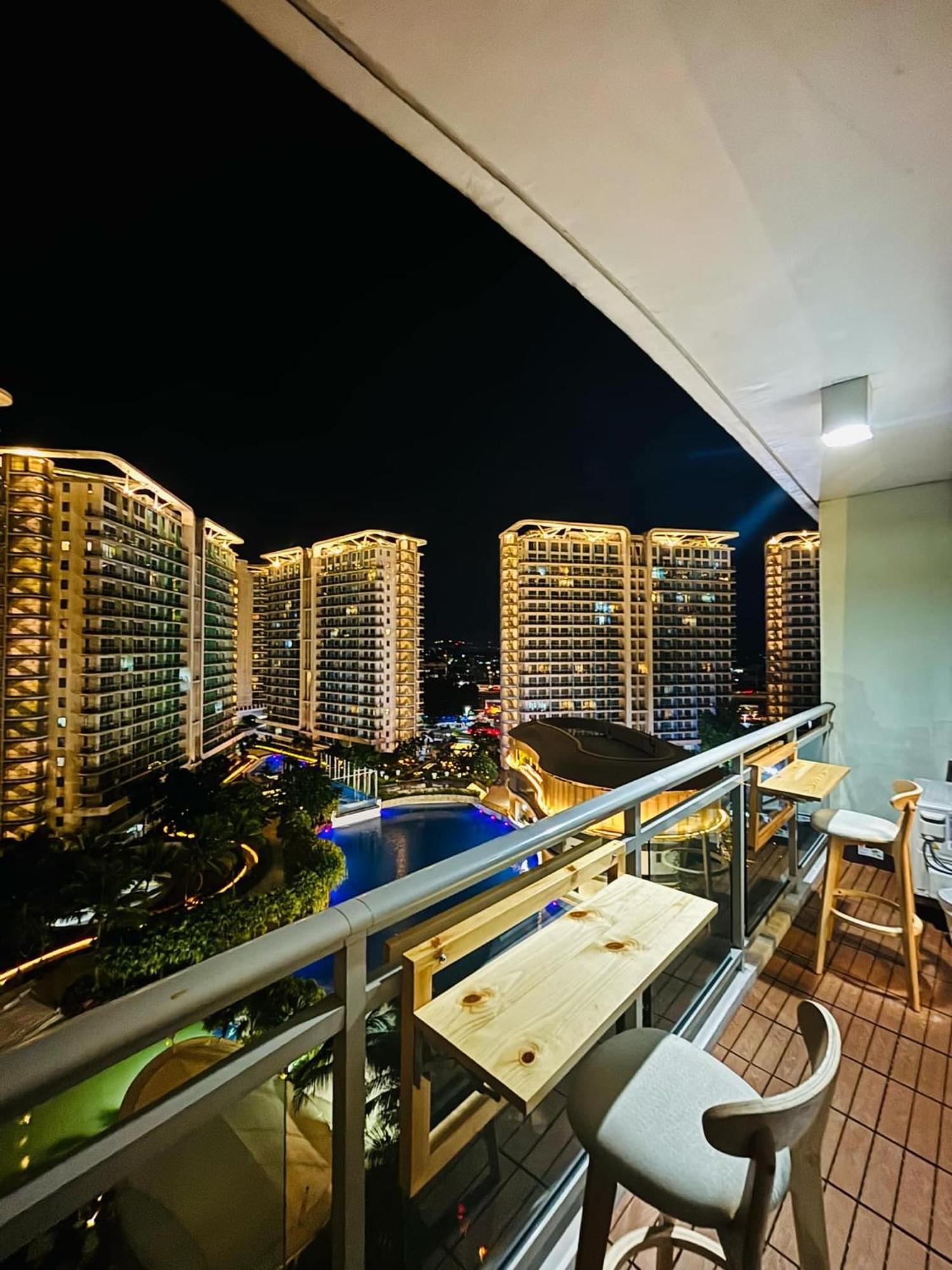 Manila Urban Resort at Azure Bagian luar foto