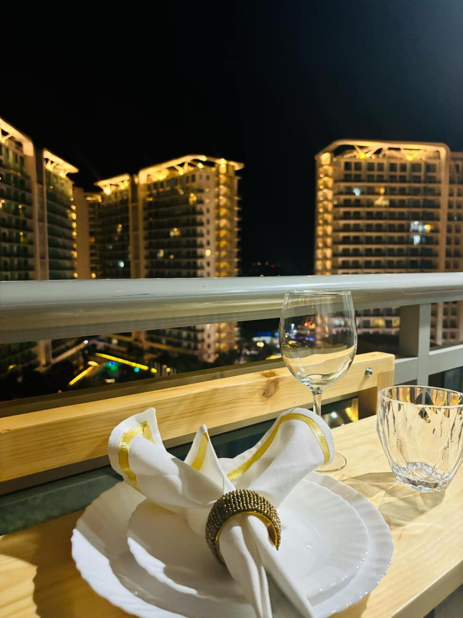 Manila Urban Resort at Azure Bagian luar foto
